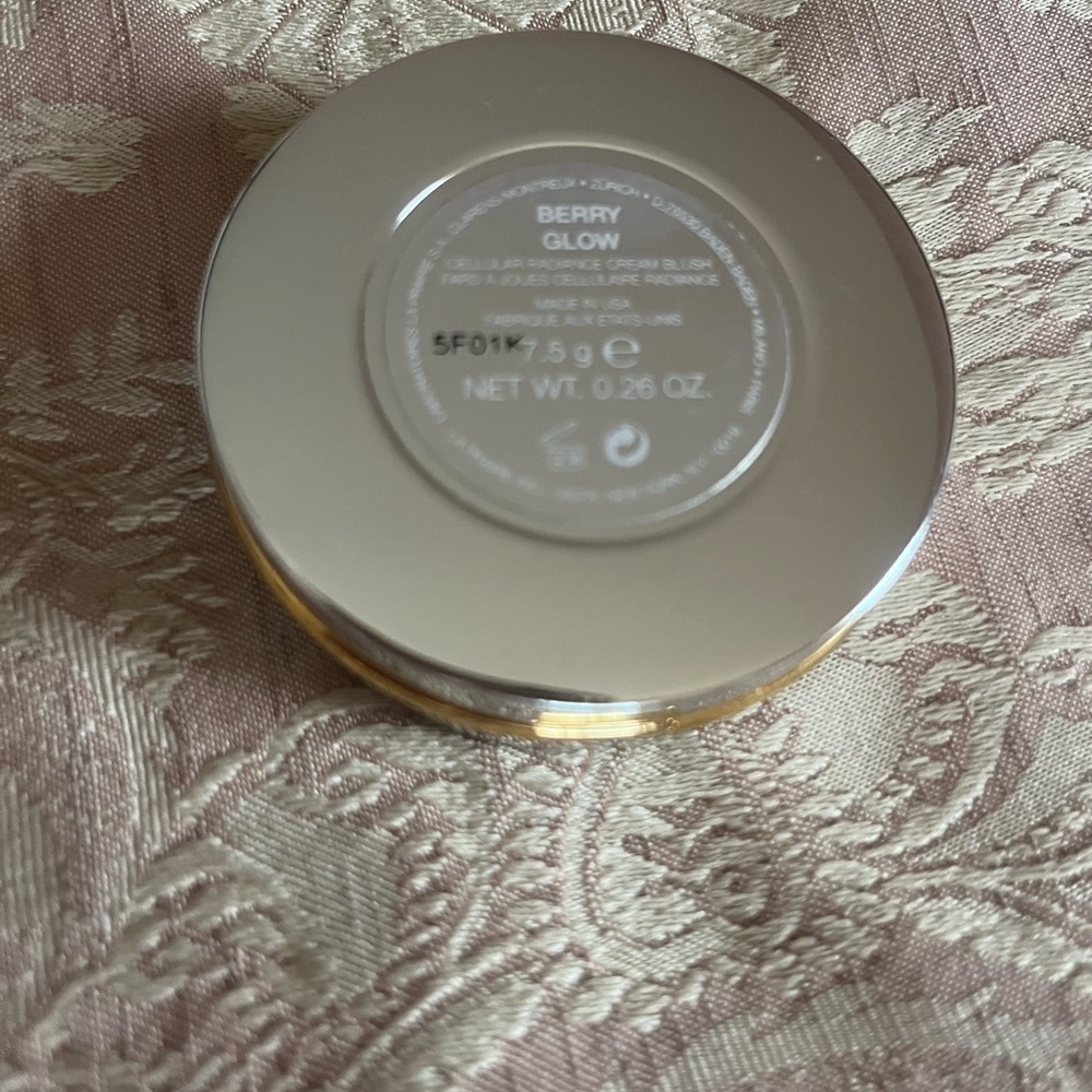 La Prairie Cellular Radiance
Cream Blush Berry Glow Discontinued - Picture 3 of 3